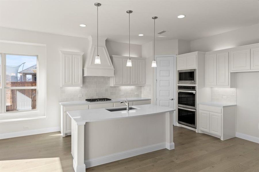 12. 1328 David - Kitchen (2)