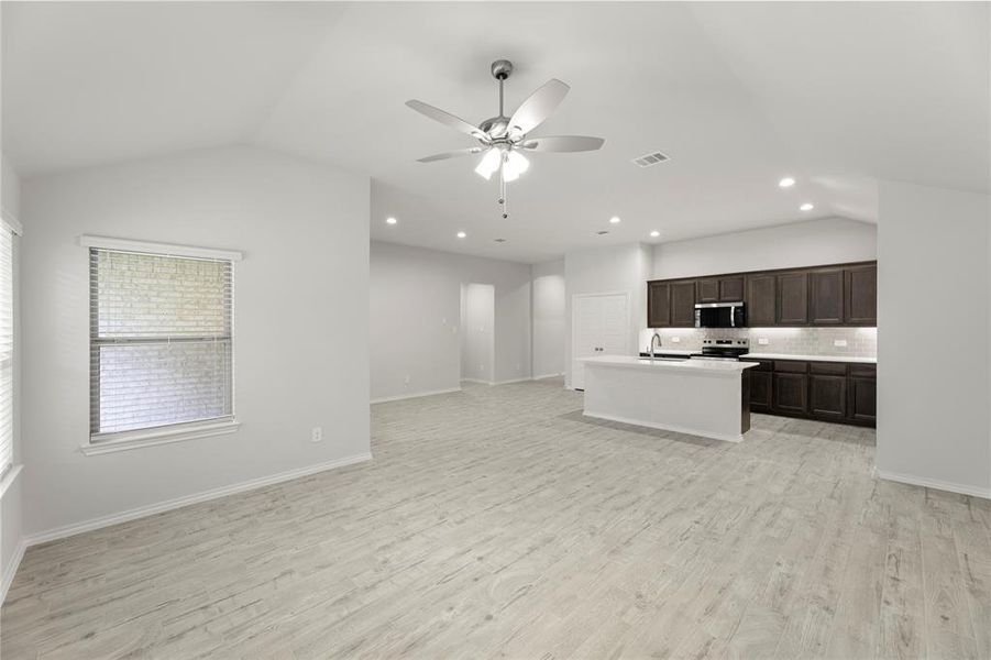 16. 1405 Hillbrook - Family (3) 16. 1405 Hillbrook - Family (3)