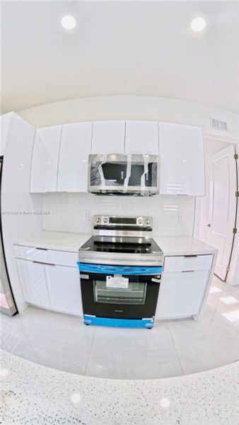 Close-up of interior finishes inside a home in , Lehigh Acres (Image 18). Close-up of interior finishes inside a home in , Lehigh Acres (Image 18).