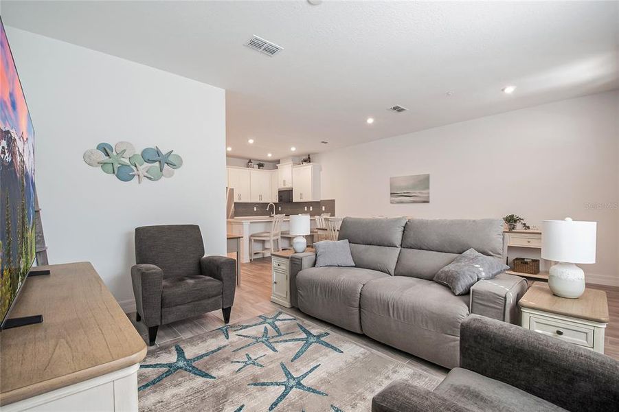 Furnished interior view inside a new home in , Orlando (Image 4).
