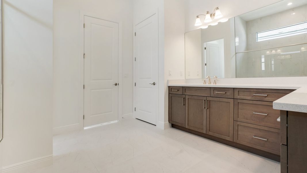 Owner's Suite Bath Owner's Suite Bath