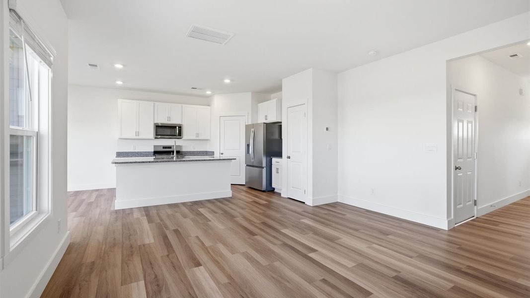 Spacious, unfurnished interior of a new home in Millstone Village, Morristown (Image 26).