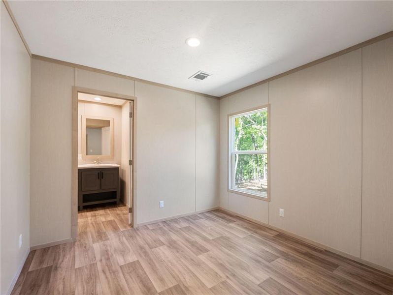 Spacious, unfurnished interior of a new home in , Gainesville (Image 34).