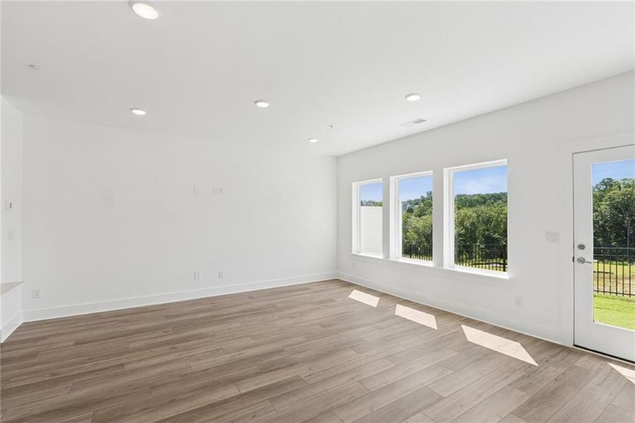 Spacious, unfurnished interior of a new home in Grandview Terrace, Canton (Image 14).