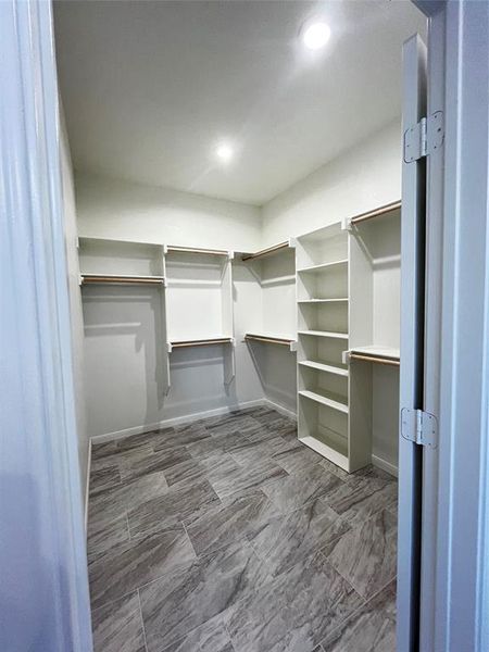 Spacious, unfurnished interior of a new home in , Granbury (Image 18).