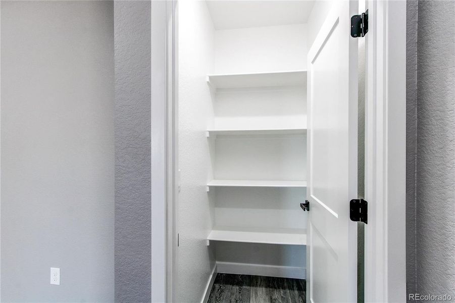 Spacious, unfurnished interior of a new home in , Strasburg (Image 38).