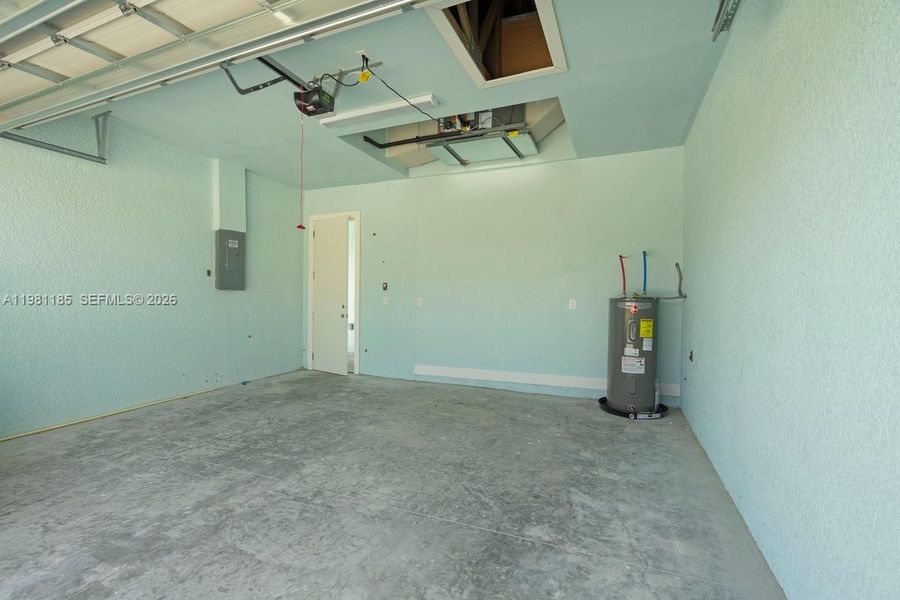 Spacious, unfurnished interior of a new home in , Cape Coral (Image 18). Spacious, unfurnished interior of a new home in , Cape Coral (Image 18).