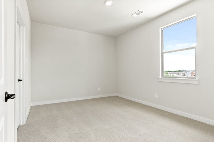 Spacious, unfurnished interior of a new home in Cottonwood Creek, Rowlett (Image 40).