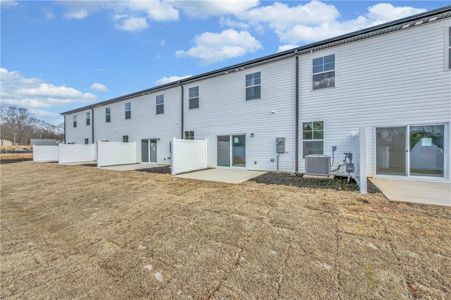 This newly constructed residential property featur This newly constructed residential property featur