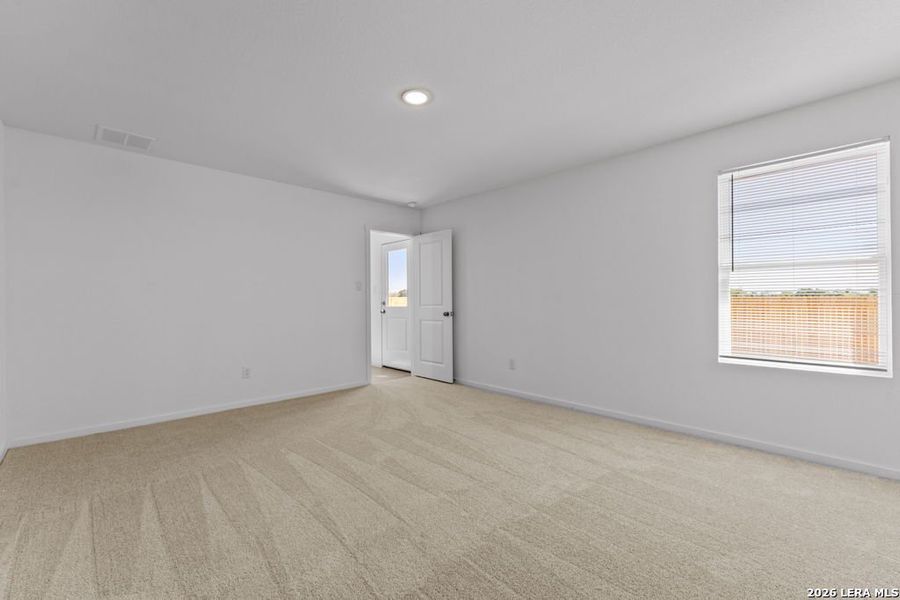 Spacious, unfurnished interior of a new home in Friendship Oaks, Fredericksburg (Image 22).