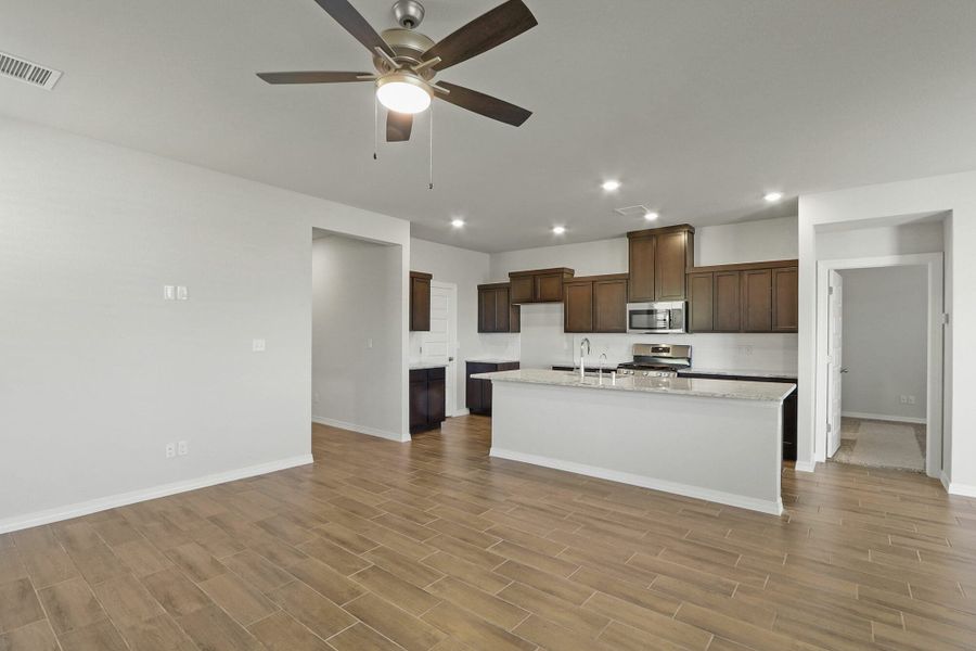 Representative furnished interior of a home built from the Texas Sage by View Homes in Campo Del Sol, El Paso (Image 7). Representative furnished interior of a home built from the Texas Sage by View Homes in Campo Del Sol, El Paso (Image 7).