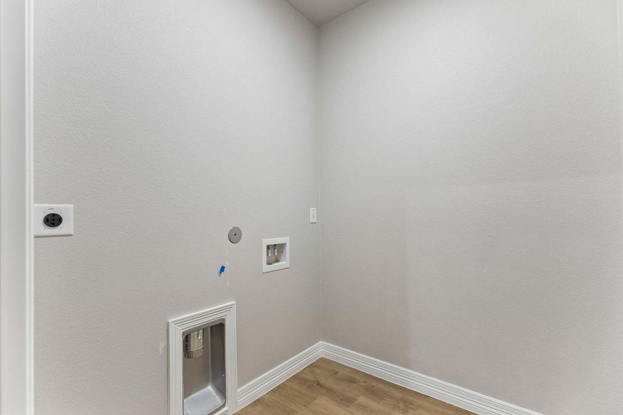 Spacious, unfurnished interior of a new home in , Killeen (Image 29).