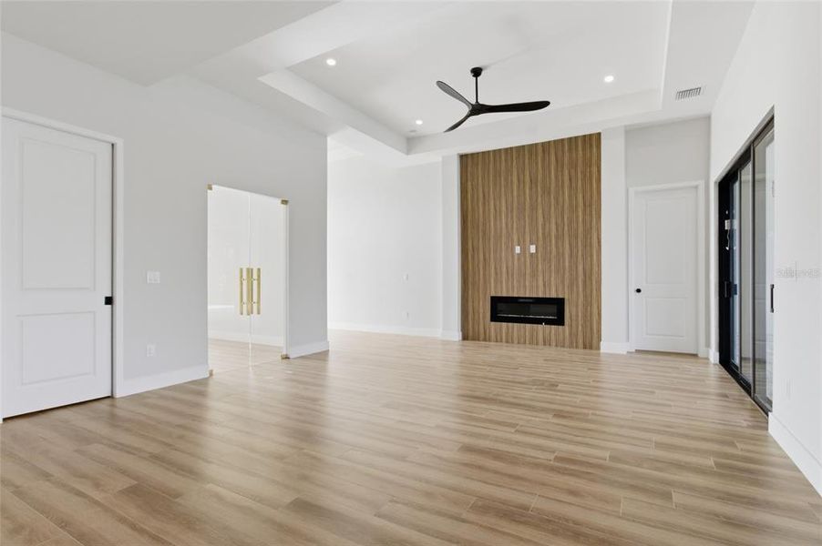 Spacious, unfurnished interior of a new home in , Port Charlotte (Image 21).