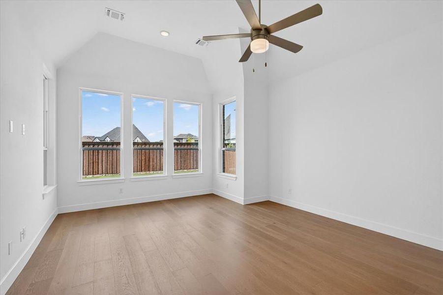 Spacious, unfurnished interior of a new home in Quail Hollow, Rockwall (Image 24).