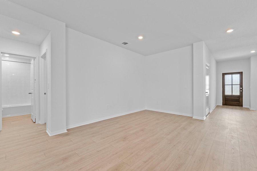 Spacious, unfurnished interior of a new home in Bar W Ranch, Leander (Image 28). Spacious, unfurnished interior of a new home in Bar W Ranch, Leander (Image 28).