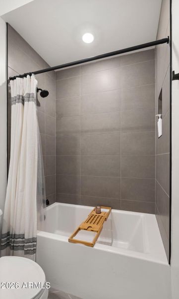 25-web-or-mls-Full Bathroom Two1