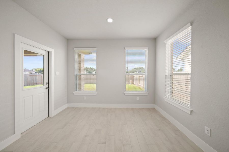 Spacious, unfurnished interior of a new home in Morton Creek Ranch, Katy (Image 18).