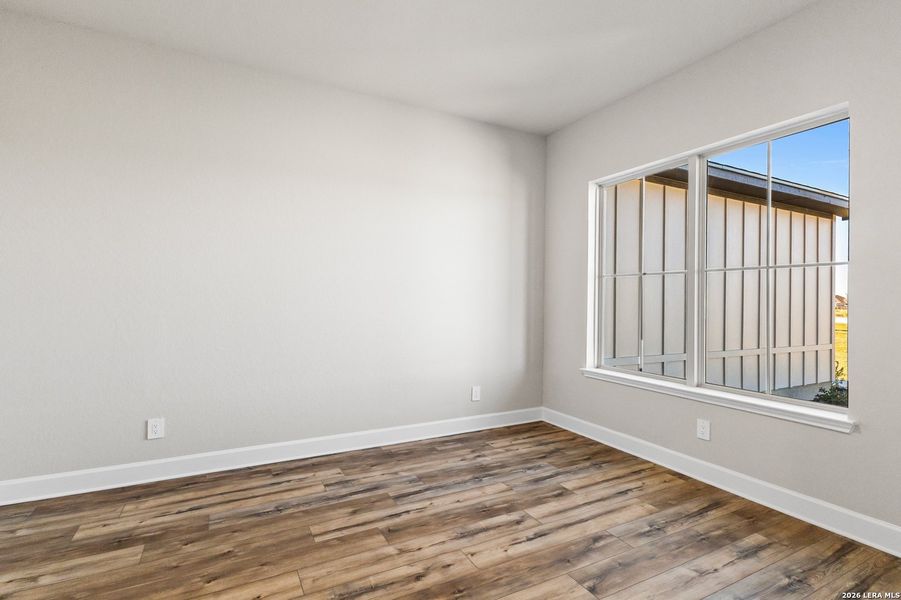 Spacious, unfurnished interior of a new home in Pradera Ridge, Floresville (Image 18).