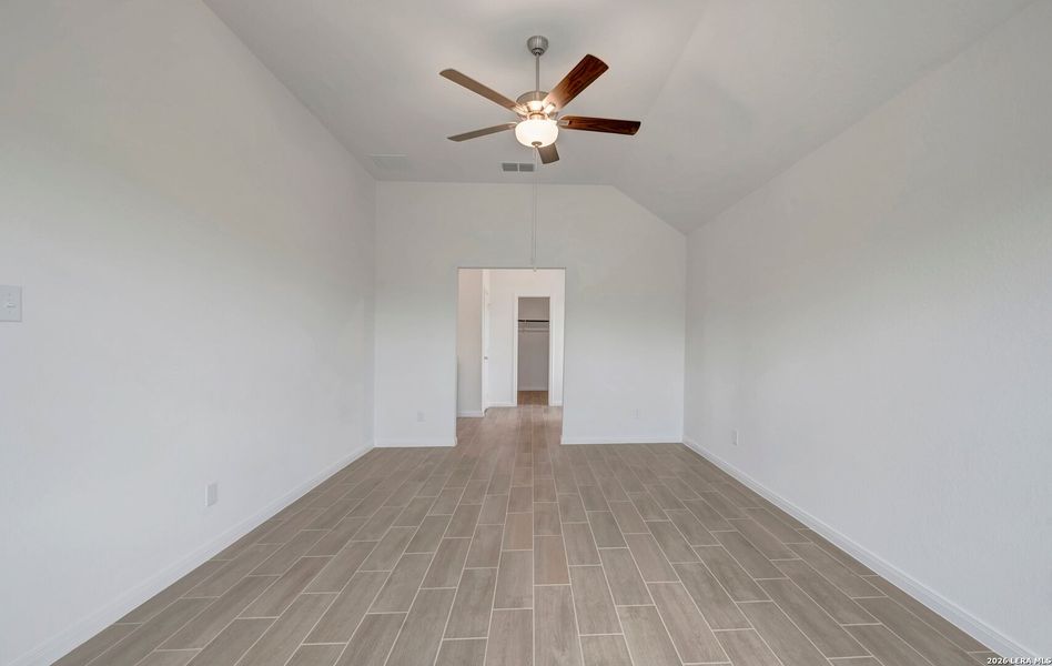 Spacious, unfurnished interior of a new home in Chaparral Ranch, Floresville (Image 23).