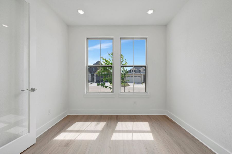 Spacious, unfurnished interior of a new home in Treeline, Justin (Image 16).