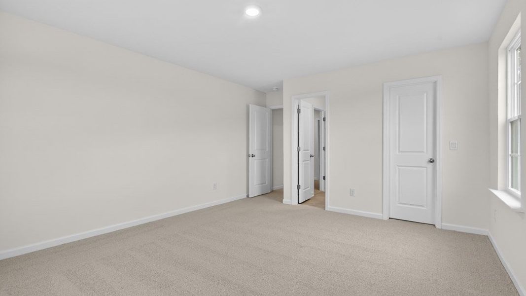 Spacious, unfurnished interior of a new home in Gretchen Pines, West End (Image 25).