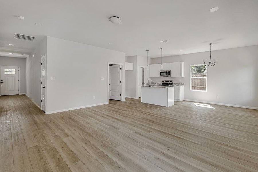 Spacious, unfurnished interior of a new home in , Fort Worth (Image 18).