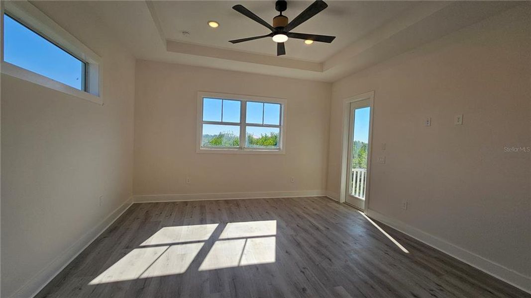 Spacious, unfurnished interior of a new home in , Englewood (Image 28).