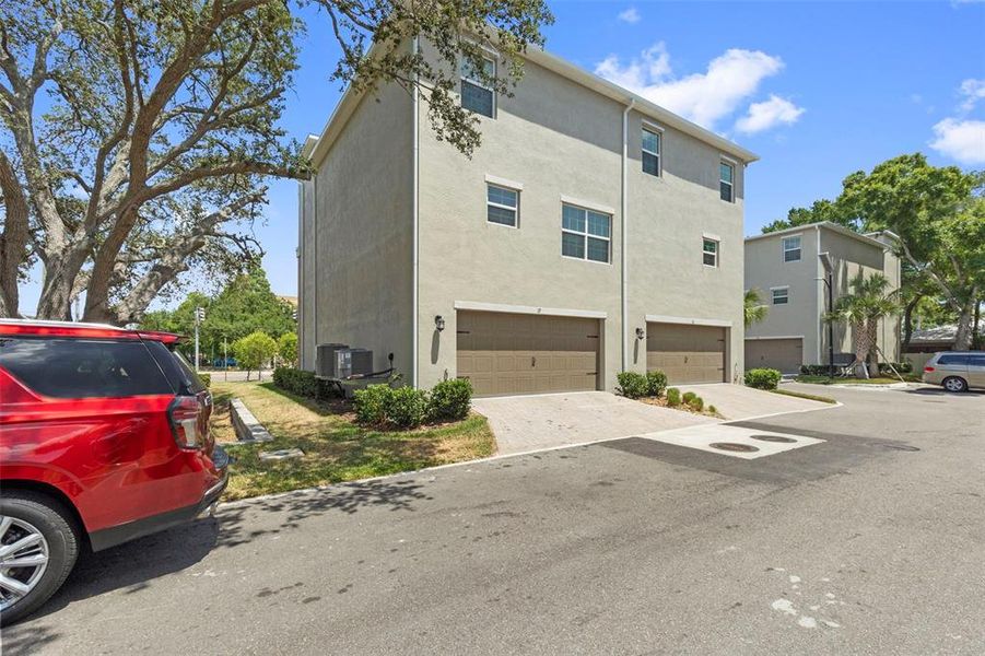 Exterior details and patio area of a home in Townes at Manhattan Crossing, Tampa (Image 29).