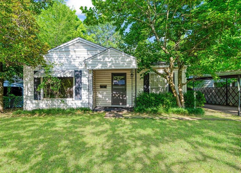 Front exterior of a new home in , Paris, TX, highlighting curb appeal (Image 13). Front exterior of a new home in , Paris, TX, highlighting curb appeal (Image 13).
