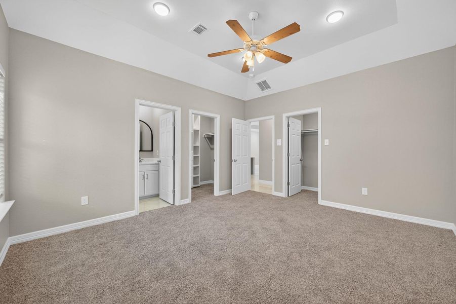 Spacious, unfurnished interior of a new home in , Houston (Image 14).