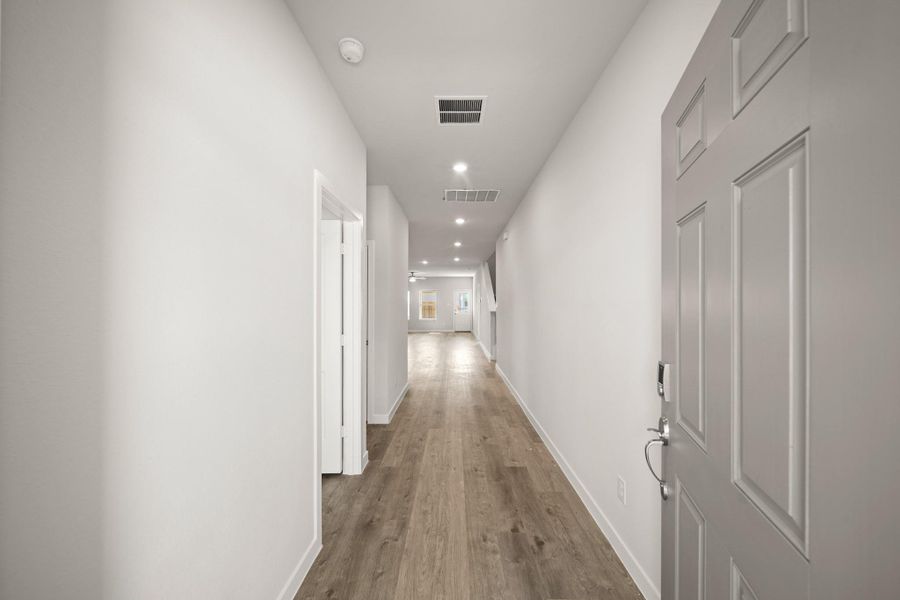 Spacious, unfurnished interior of a new home in Russell Ranch, Bay City (Image 22).