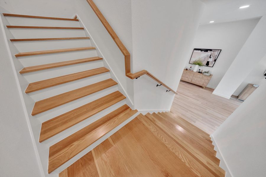 Spacious, unfurnished interior of a new home in Lake Pointe, Sugar Land (Image 24). Spacious, unfurnished interior of a new home in Lake Pointe, Sugar Land (Image 24).