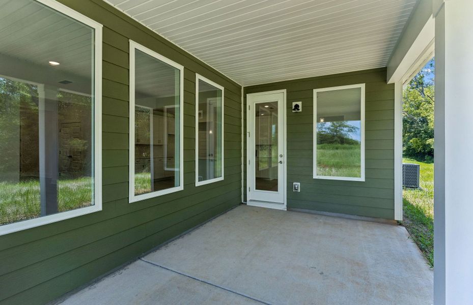 Exterior details and patio area of a home in Glenview Farms, Murfreesboro (Image 31).