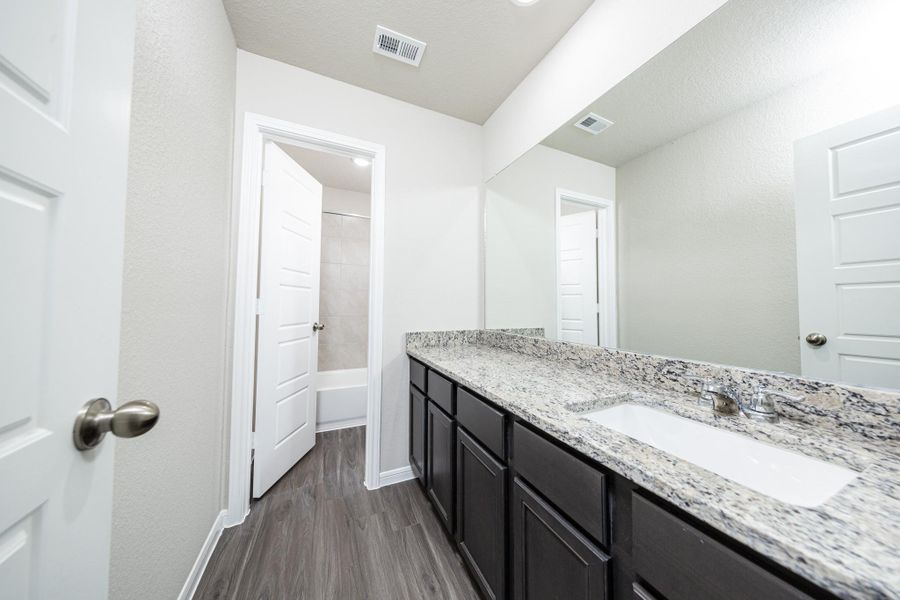 Furnished interior view inside a new home in Mackenzie Creek, Conroe (Image 6). Furnished interior view inside a new home in Mackenzie Creek, Conroe (Image 6).