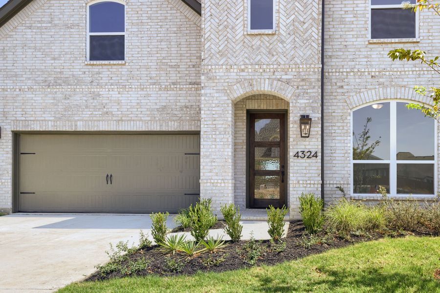4324 Double Diamond - Front Entryway