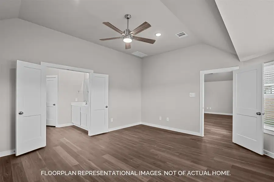Spacious, unfurnished interior of a new home in Lone Star Landing, Montgomery (Image 10).