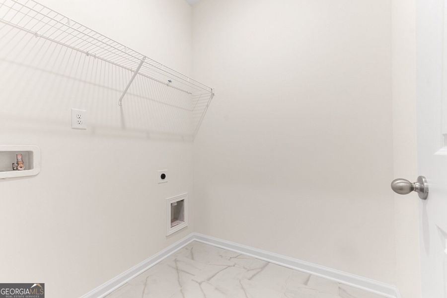 Spacious, unfurnished interior of a new home in Juliette Crossing, Forsyth (Image 84).