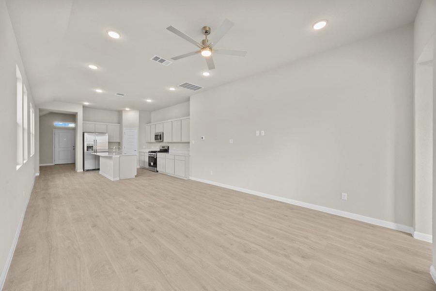 Spacious, unfurnished interior of a new home in Trinity Ranch, Elgin (Image 17). Spacious, unfurnished interior of a new home in Trinity Ranch, Elgin (Image 17).