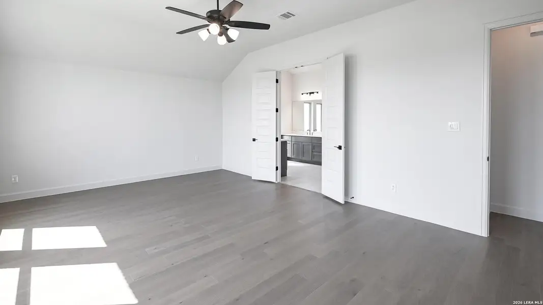 Spacious, unfurnished interior of a new home in Cibolo Valley Heights, Cibolo (Image 22).