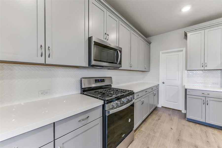 Furnished interior view inside a new home in Sunrise Cove, Texas City (Image 15).