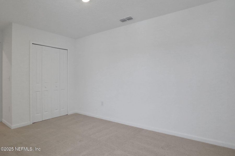 Spacious, unfurnished interior of a new home in Atlantis Pointe, Middleburg (Image 15).