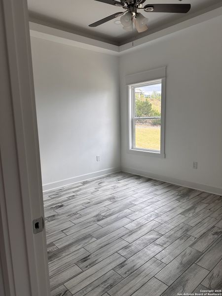 Spacious, unfurnished interior of a new home in , Kerrville (Image 9).