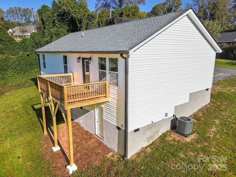 Exterior details and patio area of a home in , Marion (Image 19).