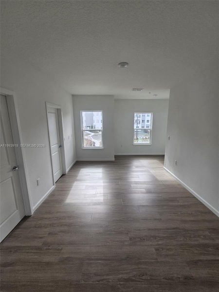 Spacious, unfurnished interior of a new home in , Orlando (Image 35).