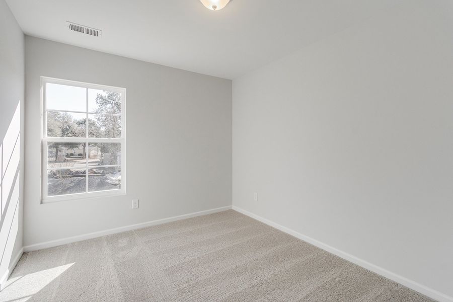 Spacious, unfurnished interior of a new home in Astoria, Columbia (Image 26).