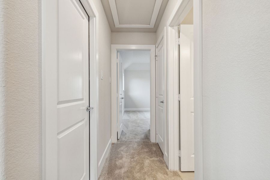 Spacious, unfurnished interior of a new home in Dove Hollow, Waxahachie (Image 28).