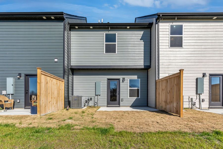 Exterior details and patio area of a home in Oxford Station, Gallatin (Image 18).