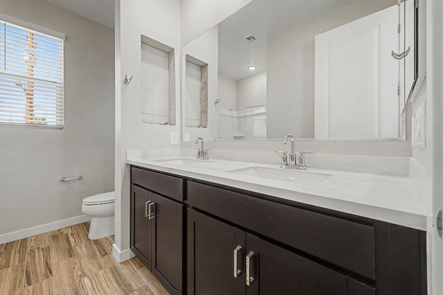 Furnished interior view inside a new home in Rialta, Mesa (Image 6).