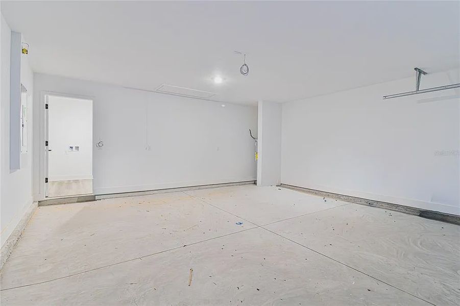 Spacious, unfurnished interior of a new home in Briarwood, Alachua (Image 25).