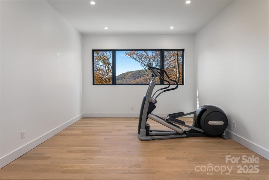 Spacious, unfurnished interior of a new home in , Montreat (Image 17).